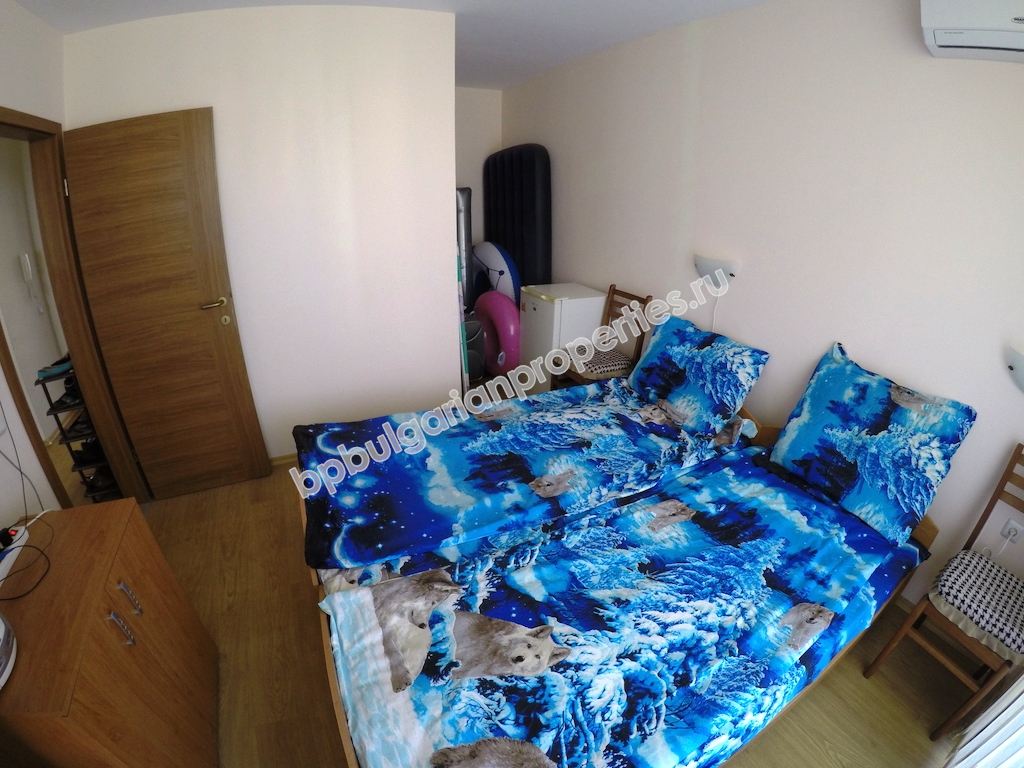 Меблированная трехкомнатная квартира близко к пляжу на продажу в курорте Солнечный Берег