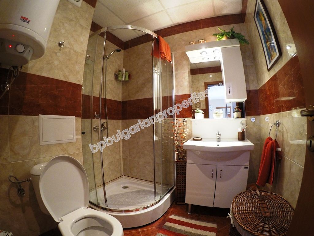 Шикарная двухкомнатная меблированная квартира на продажу в курорте Солнечный берег