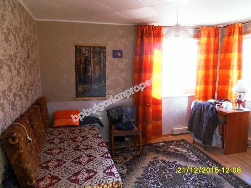 Двухэтажный дом с участком в 12 км от моря, обл. Бургас