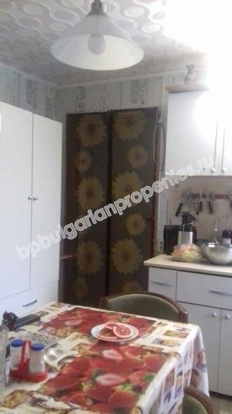 Двухэтажный дом с участком в 12 км от моря, обл. Бургас