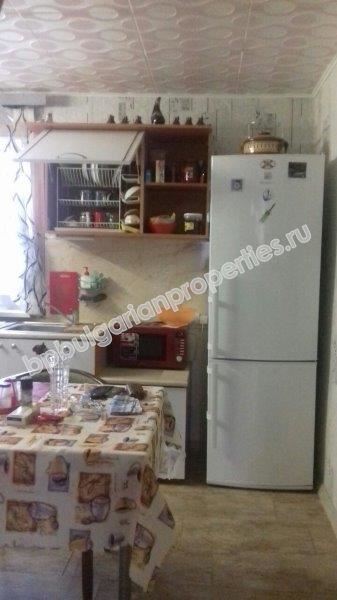 Двухэтажный дом с участком в 12 км от моря, обл. Бургас