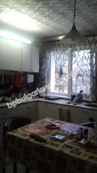 Двухэтажный дом с участком в 12 км от моря, обл. Бургас