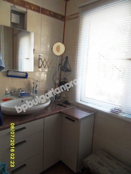 Двухэтажный дом с участком в 12 км от моря, обл. Бургас