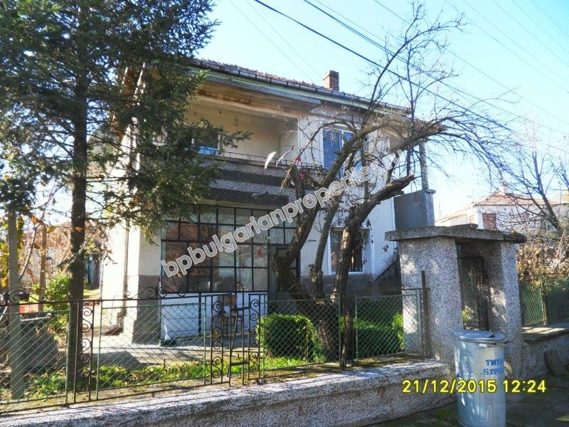 Двухэтажный дом с участком в 12 км от моря, обл. Бургас