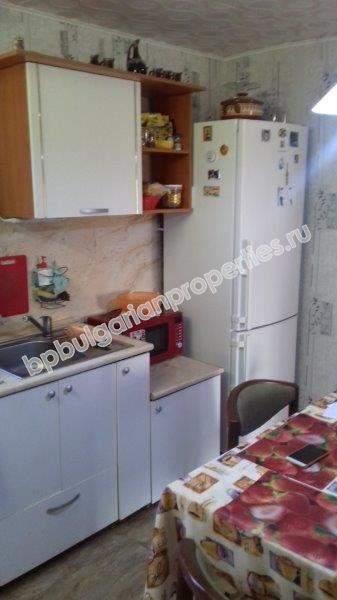 Двухэтажный дом с участком в 12 км от моря, обл. Бургас