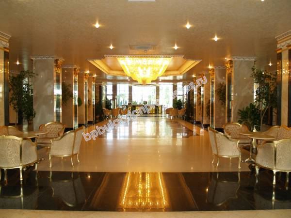 Меблированная трехкомнатная квартира на продажу до пляжа в курорте Солнечный Берег