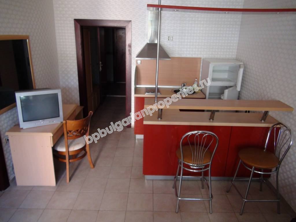 Меблированная трехкомнатная квартира на продажу до пляжа в курорте Солнечный Берег