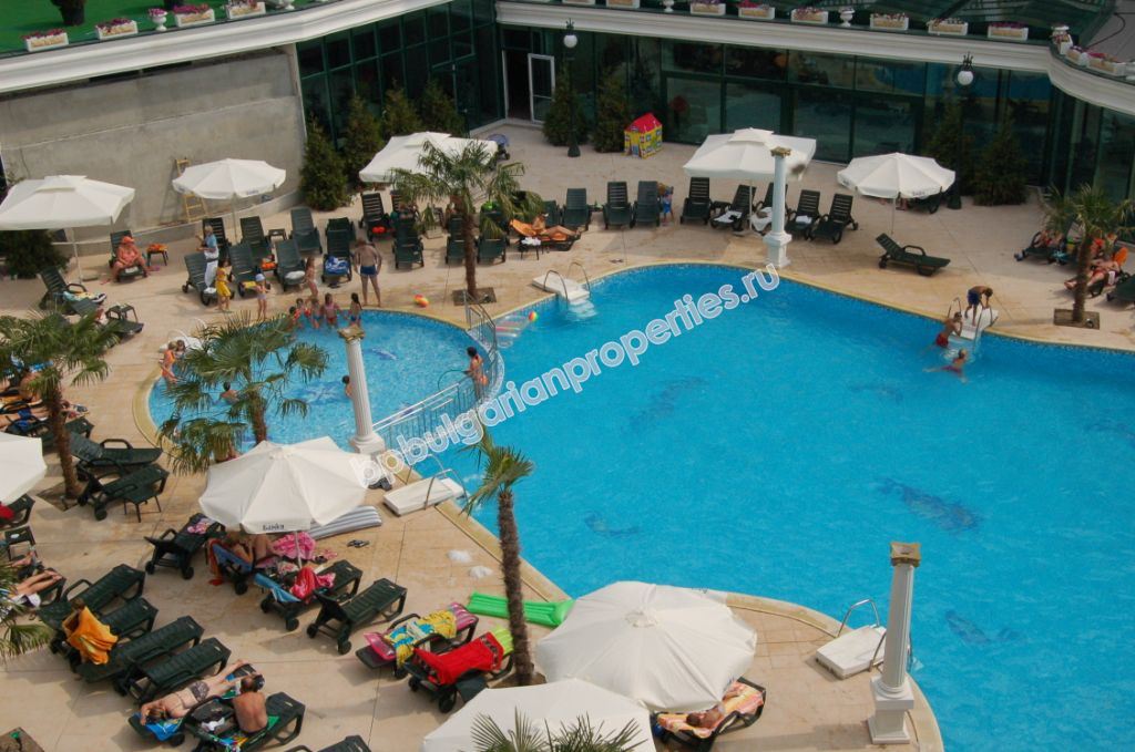 Меблированная трехкомнатная квартира на продажу до пляжа в курорте Солнечный Берег