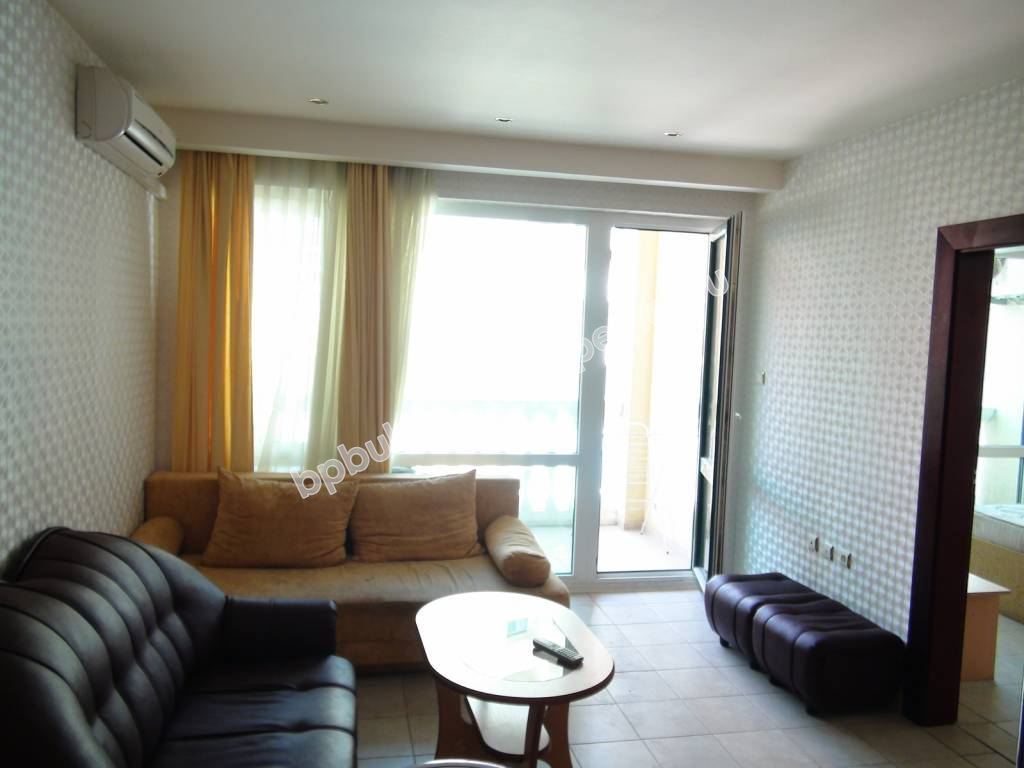 Меблированная трехкомнатная квартира на продажу до пляжа в курорте Солнечный Берег