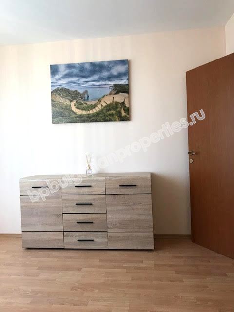 Меблированная трехкомнатная квартира близко к пляжу на продажу в курорте Солнечный Берег