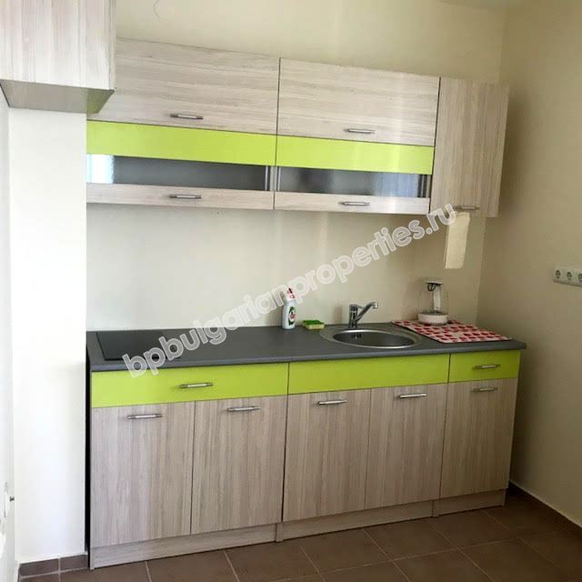 Меблированная трехкомнатная квартира близко к пляжу на продажу в курорте Солнечный Берег