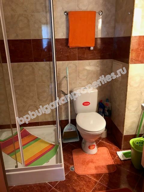 Меблированная трехкомнатная квартира близко к пляжу на продажу в курорте Солнечный Берег