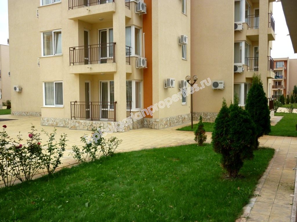 Меблированная трехкомнатная квартира близко к пляжу на продажу в курорте Солнечный Берег