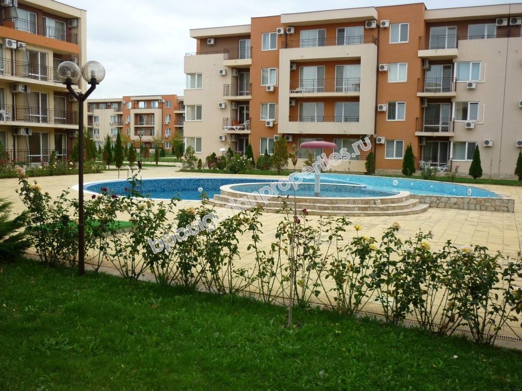 Меблированная трехкомнатная квартира близко к пляжу на продажу в курорте Солнечный Берег