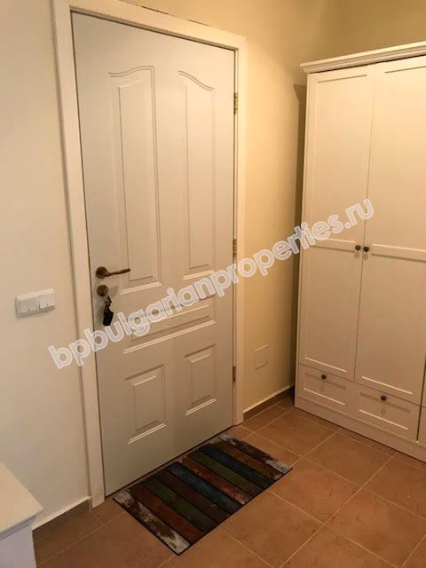 Меблированная трехкомнатная квартира близко к пляжу на продажу в курорте Солнечный Берег