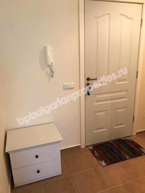 Меблированная трехкомнатная квартира близко к пляжу на продажу в курорте Солнечный Берег