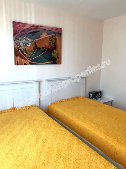 Меблированная трехкомнатная квартира близко к пляжу на продажу в курорте Солнечный Берег