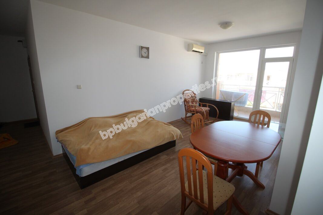 Меблированная двухкомнатная квартира на продажу в курорте Солнечный Берег