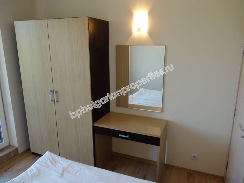 Меблированная двухкомнатная квартира на абсолютной первой линии моря в курорте Обзор