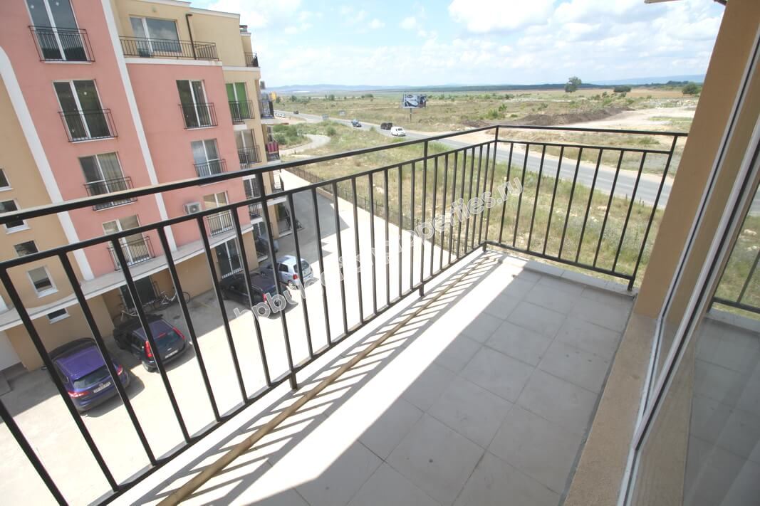 Просторная меблированная двухкомнатная квартира на продажу в курорте Солнечный Берег