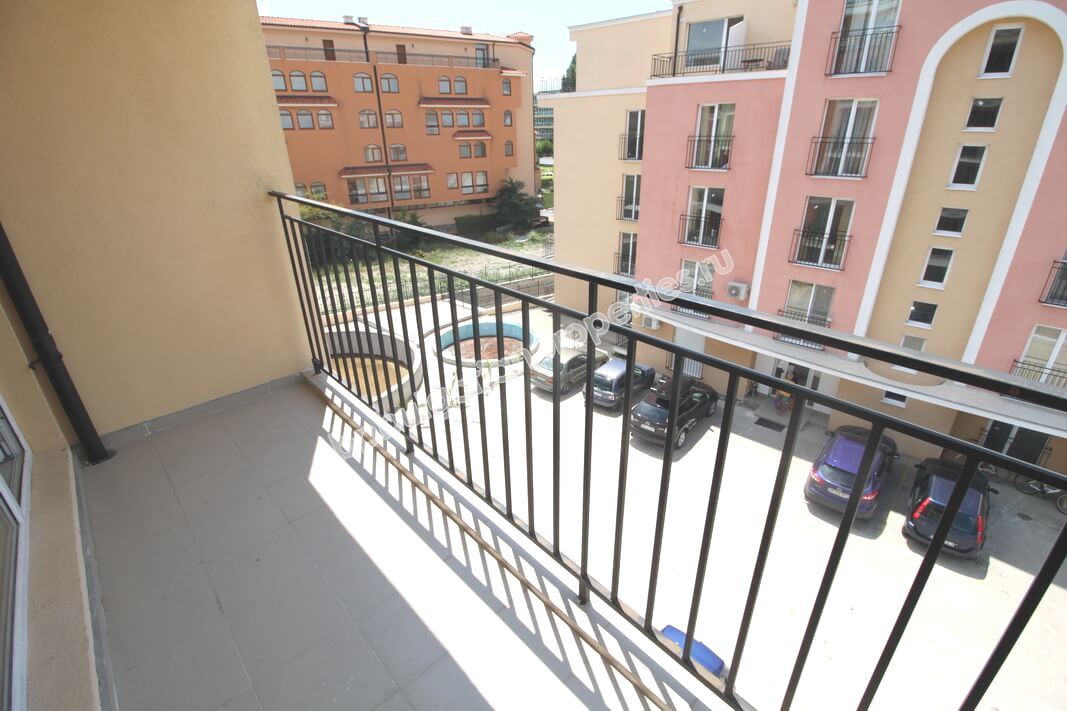 Просторная меблированная двухкомнатная квартира на продажу в курорте Солнечный Берег