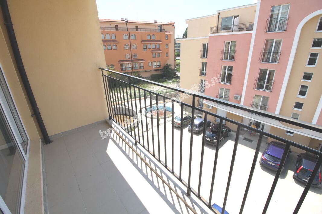 Просторная меблированная двухкомнатная квартира на продажу в курорте Солнечный Берег