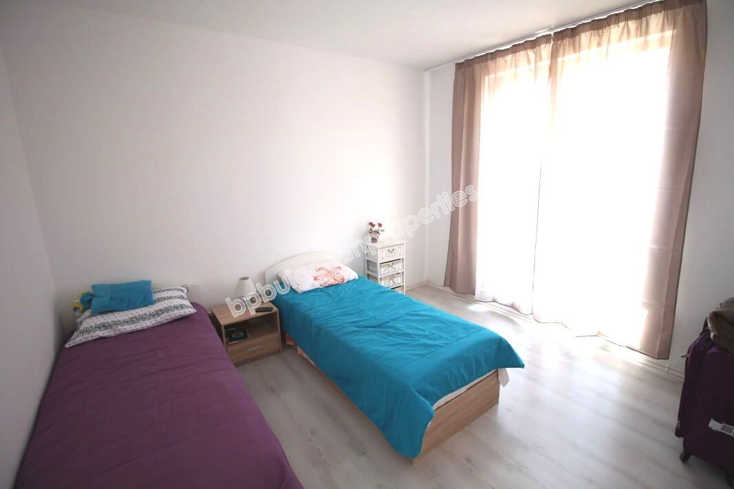 Просторная меблированная двухкомнатная квартира на продажу в курорте Солнечный Берег