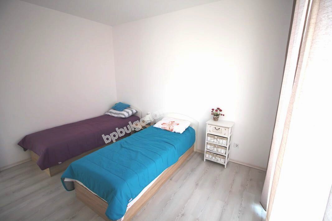 Просторная меблированная двухкомнатная квартира на продажу в курорте Солнечный Берег