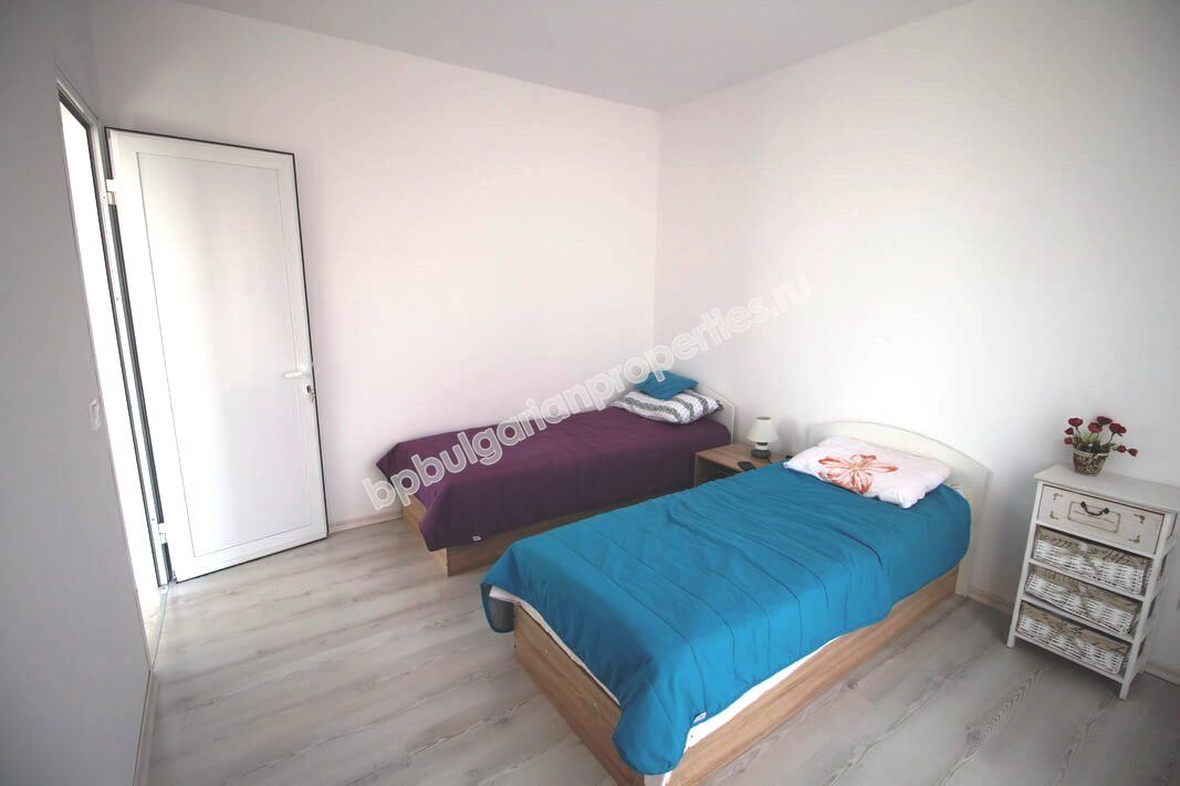 Просторная меблированная двухкомнатная квартира на продажу в курорте Солнечный Берег