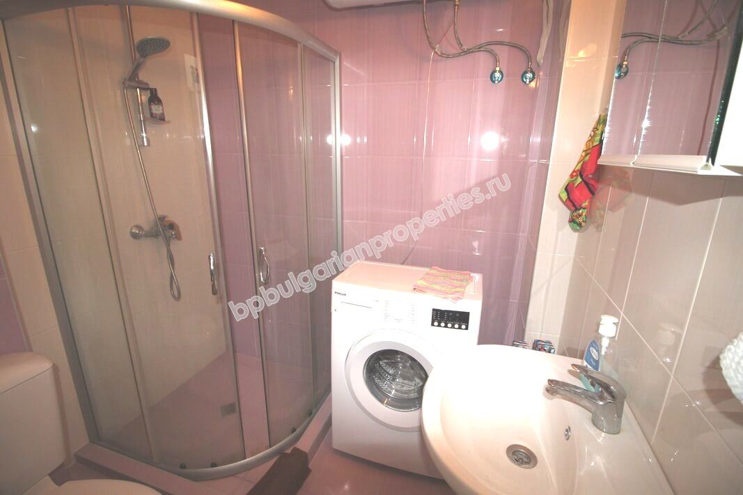 Просторная меблированная двухкомнатная квартира на продажу в курорте Солнечный Берег