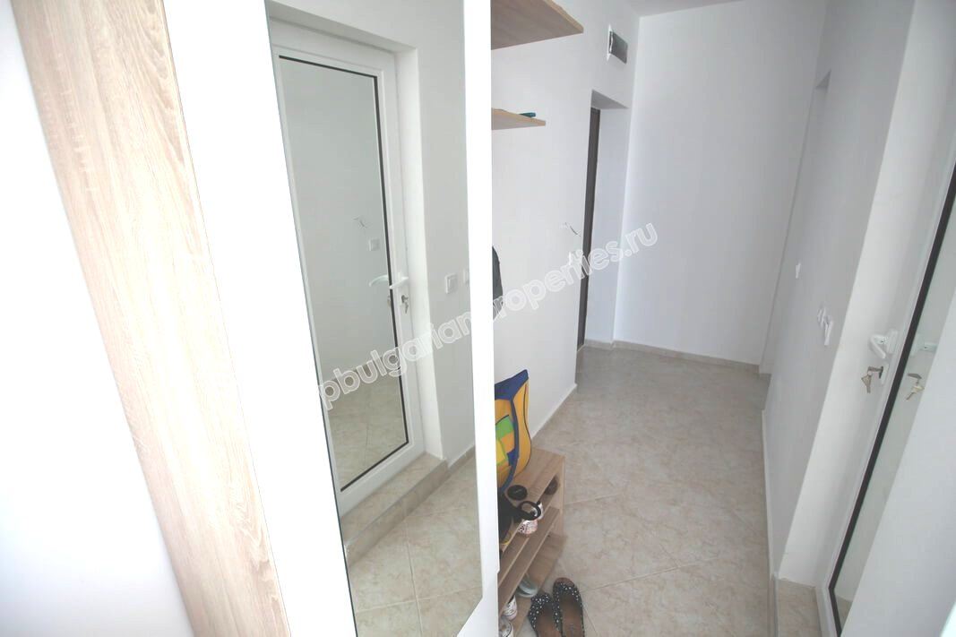 Просторная меблированная двухкомнатная квартира на продажу в курорте Солнечный Берег