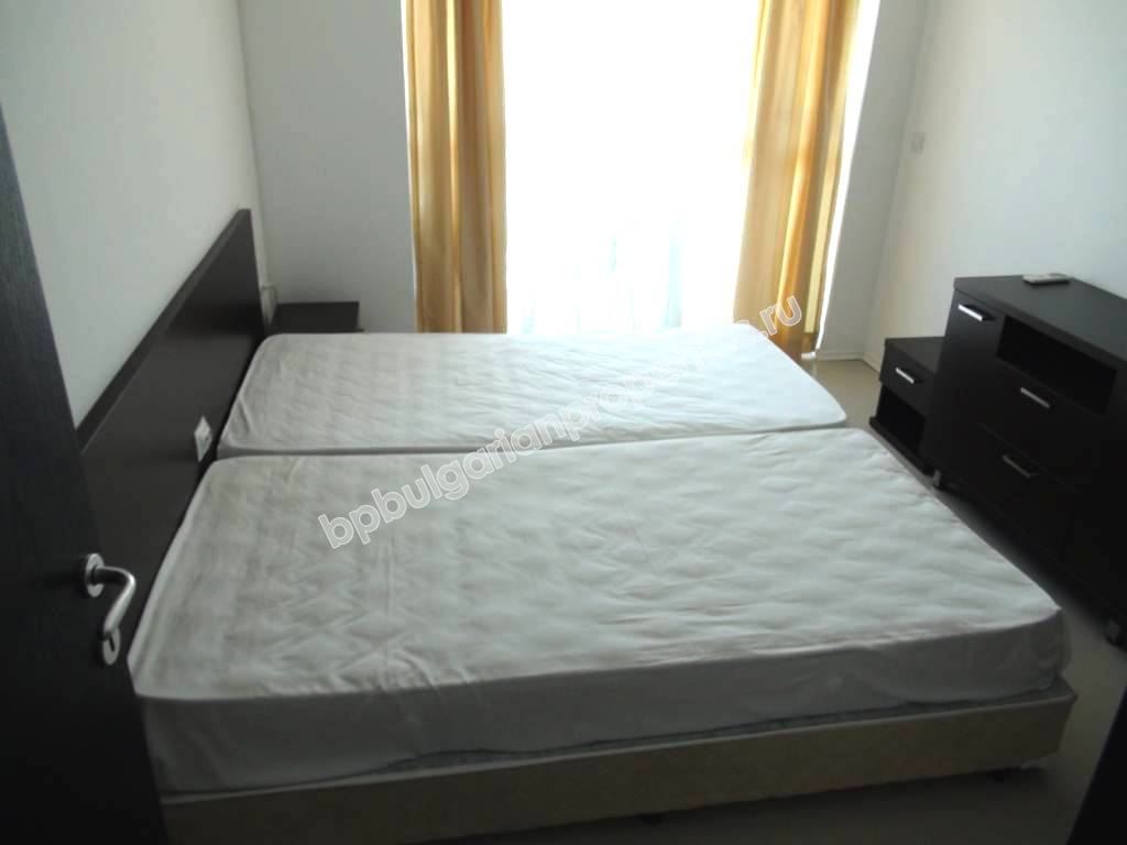 Меблированная трехкомнатная квартира на первой линии моря на продажу в квартале Сарафово – город Бургас