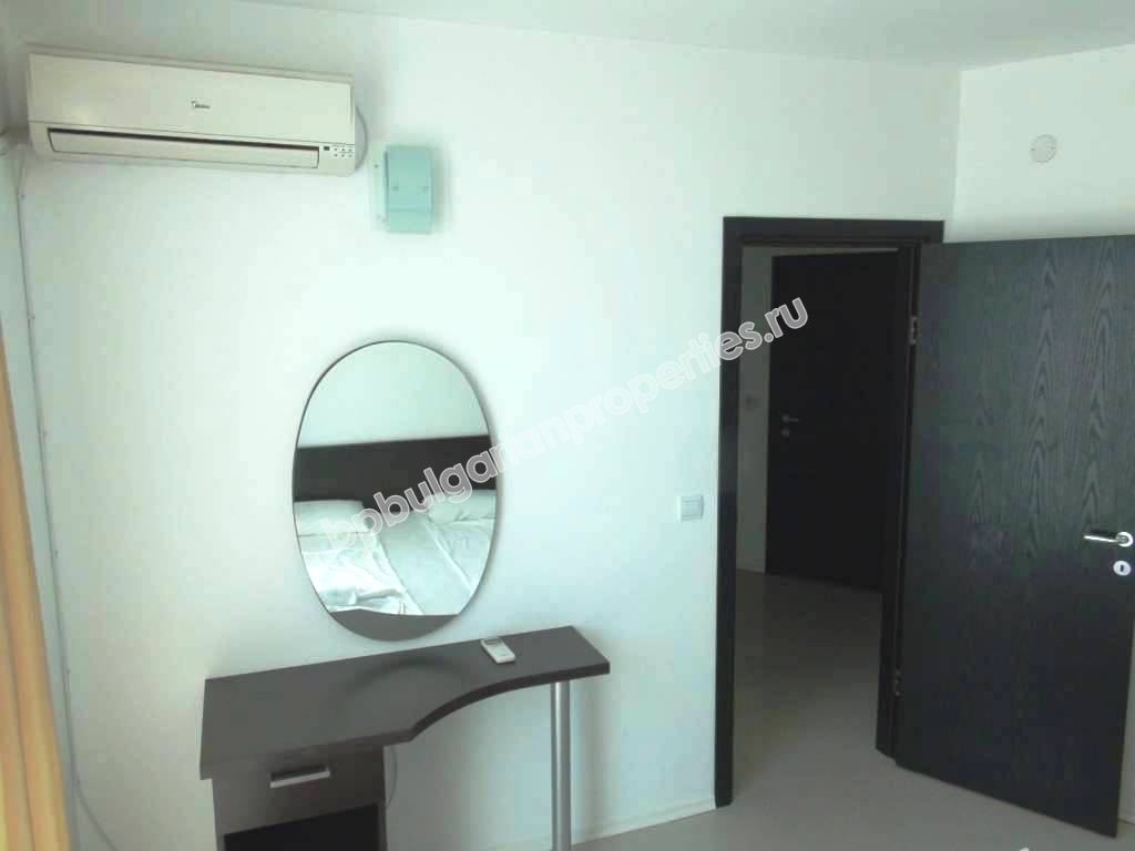 Меблированная трехкомнатная квартира на первой линии моря на продажу в квартале Сарафово – город Бургас