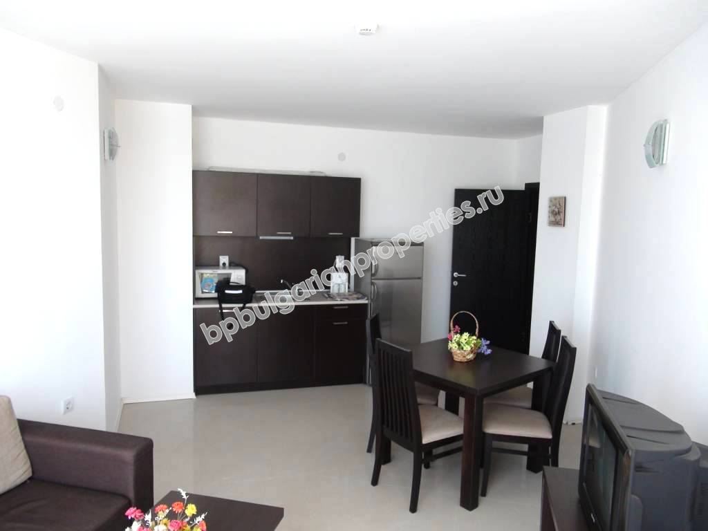 Меблированная трехкомнатная квартира на первой линии моря на продажу в квартале Сарафово – город Бургас