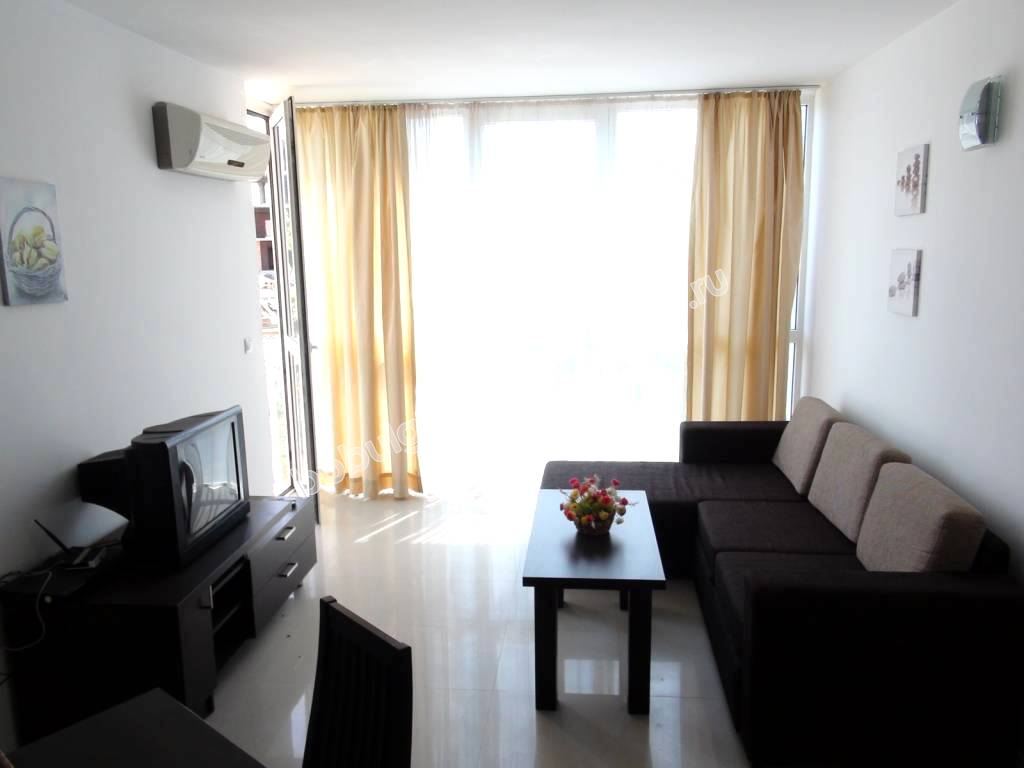 Меблированная трехкомнатная квартира на первой линии моря на продажу в квартале Сарафово – город Бургас