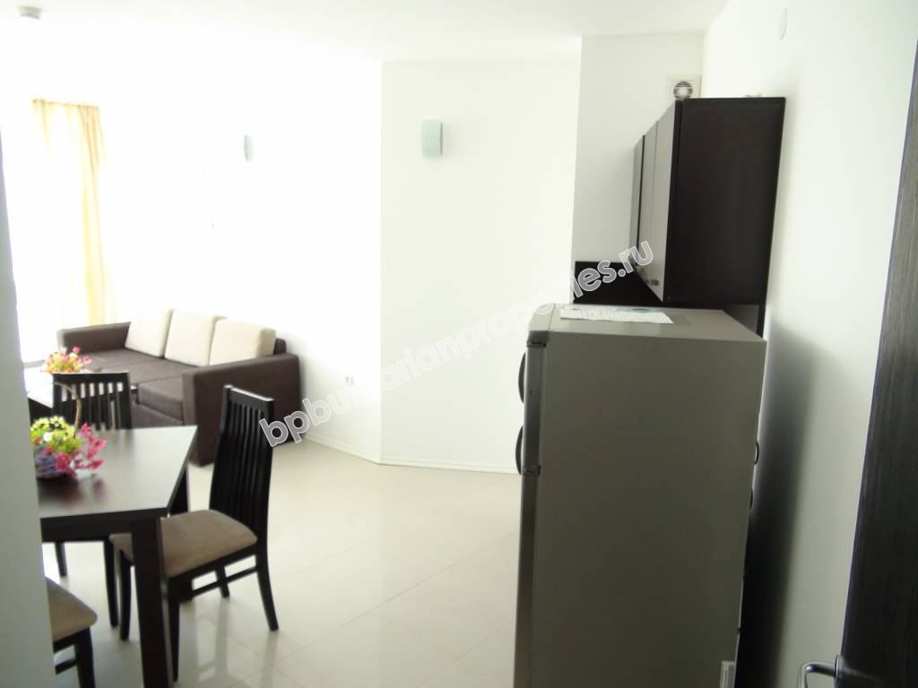 Меблированная трехкомнатная квартира на первой линии моря на продажу в квартале Сарафово – город Бургас