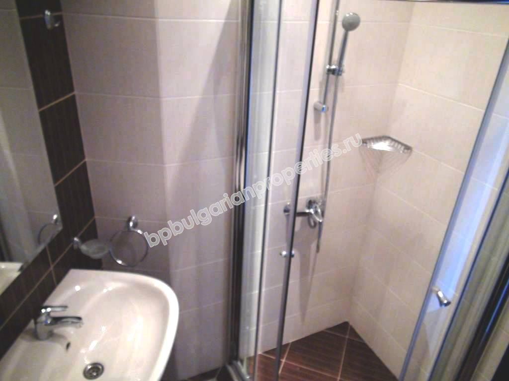 Меблированная трехкомнатная квартира на первой линии моря на продажу в квартале Сарафово – город Бургас