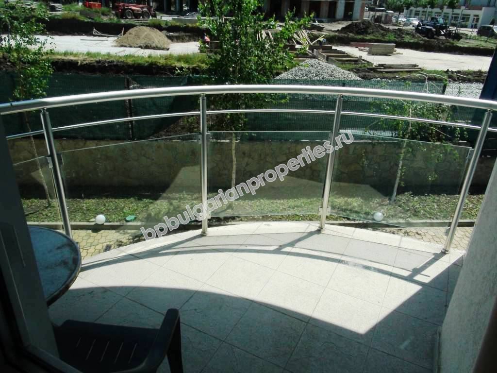 Меблированная трехкомнатная квартира на первой линии моря на продажу в квартале Сарафово – город Бургас