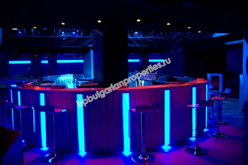 Меблированная трехкомнатная квартира на первой линии моря на продажу в квартале Сарафово – город Бургас