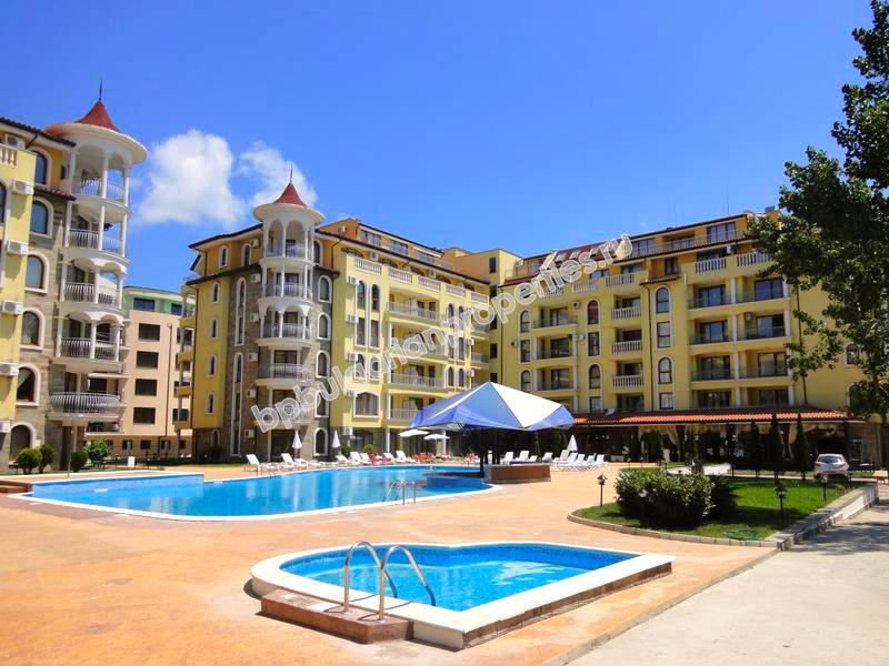 Трехкомнатная меблированная квартира близко к пляжу в курорте Солнечный берег