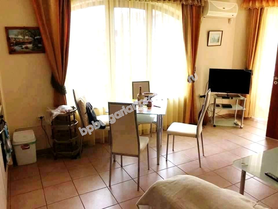 Трехкомнатная меблированная квартира близко к пляжу в курорте Солнечный берег