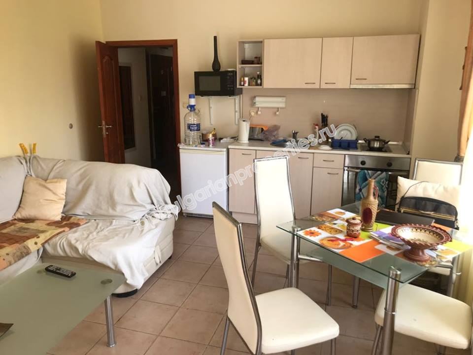 Трехкомнатная меблированная квартира близко к пляжу в курорте Солнечный берег