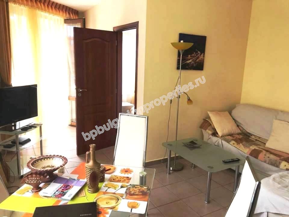 Трехкомнатная меблированная квартира близко к пляжу в курорте Солнечный берег