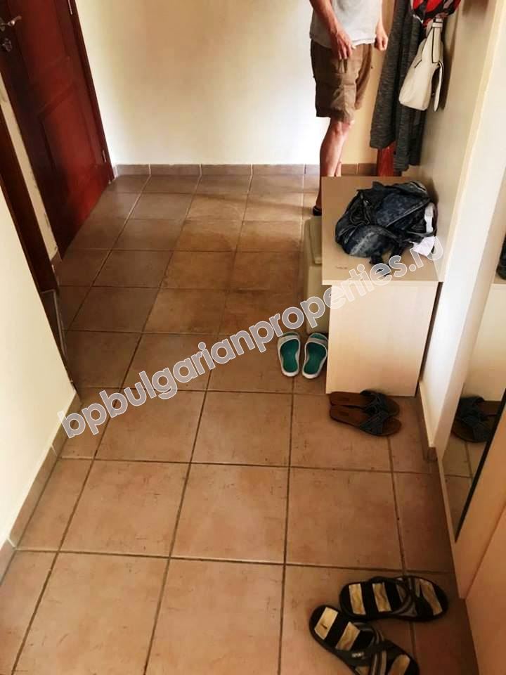 Трехкомнатная меблированная квартира близко к пляжу в курорте Солнечный берег