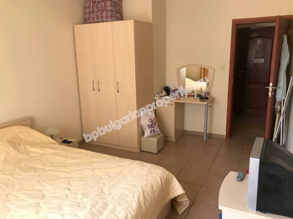 Трехкомнатная меблированная квартира близко к пляжу в курорте Солнечный берег