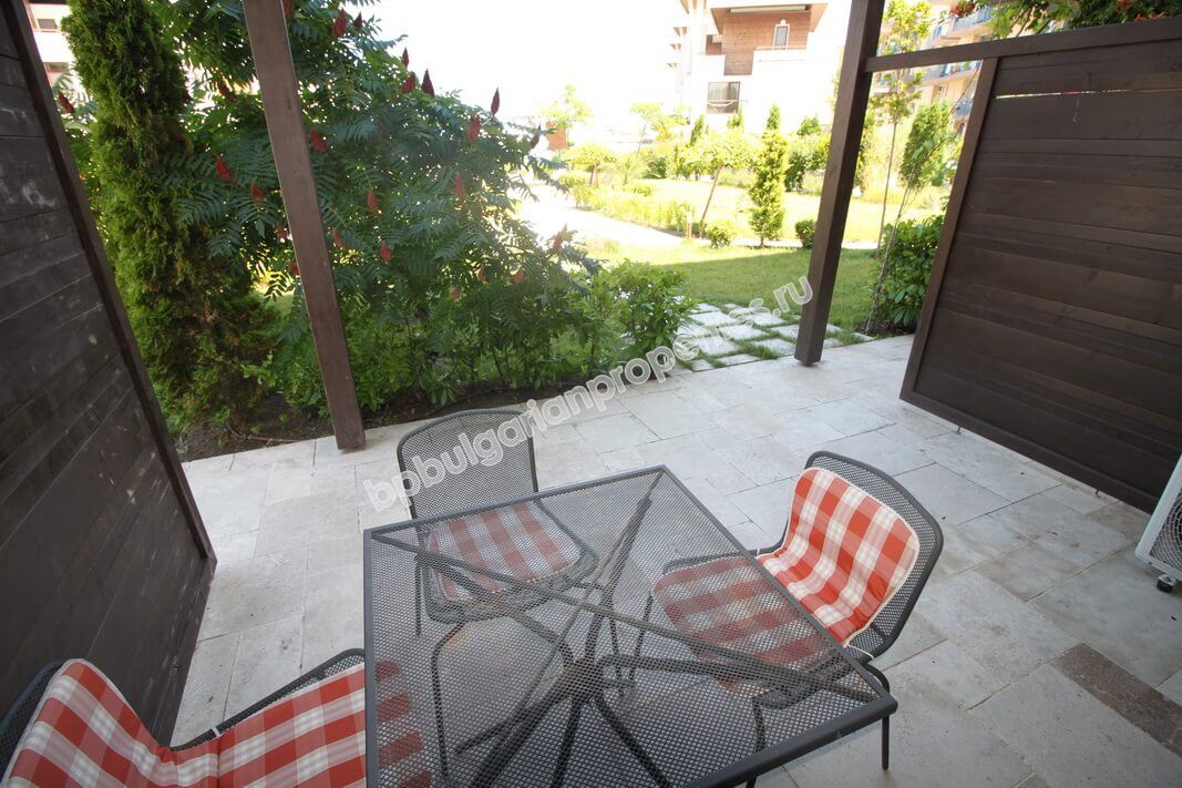 Шикарная двухкомнатная квартира на продажу на первой линии моря в городе Созополь