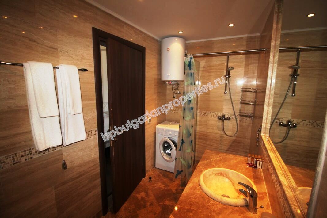 Шикарная двухкомнатная квартира на продажу на первой линии моря в городе Созополь