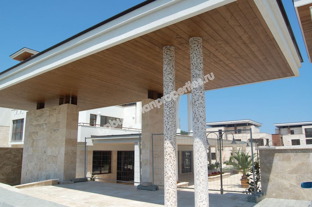 Шикарная двухкомнатная квартира на продажу на первой линии моря в городе Созополь