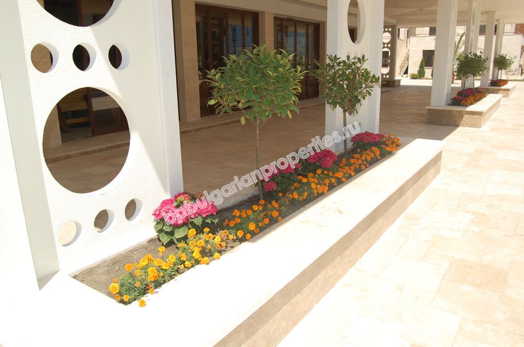 Шикарная двухкомнатная квартира на продажу на первой линии моря в городе Созополь