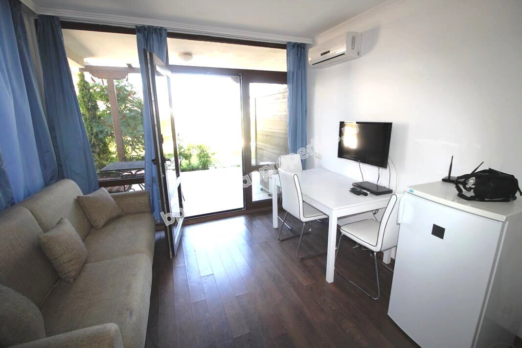 Шикарная двухкомнатная квартира на продажу на первой линии моря в городе Созополь